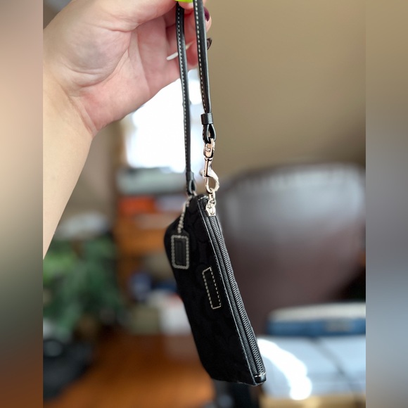 Coach Black Signature Canvas Zip Top Wristlet - Picture 4 of 10